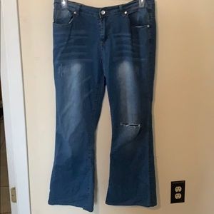 Light weight hemmed jeans.